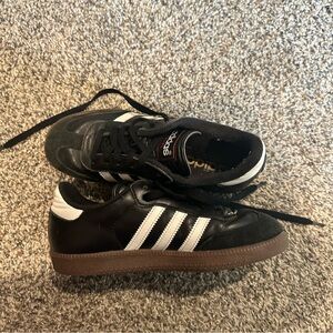 Classic black sambas